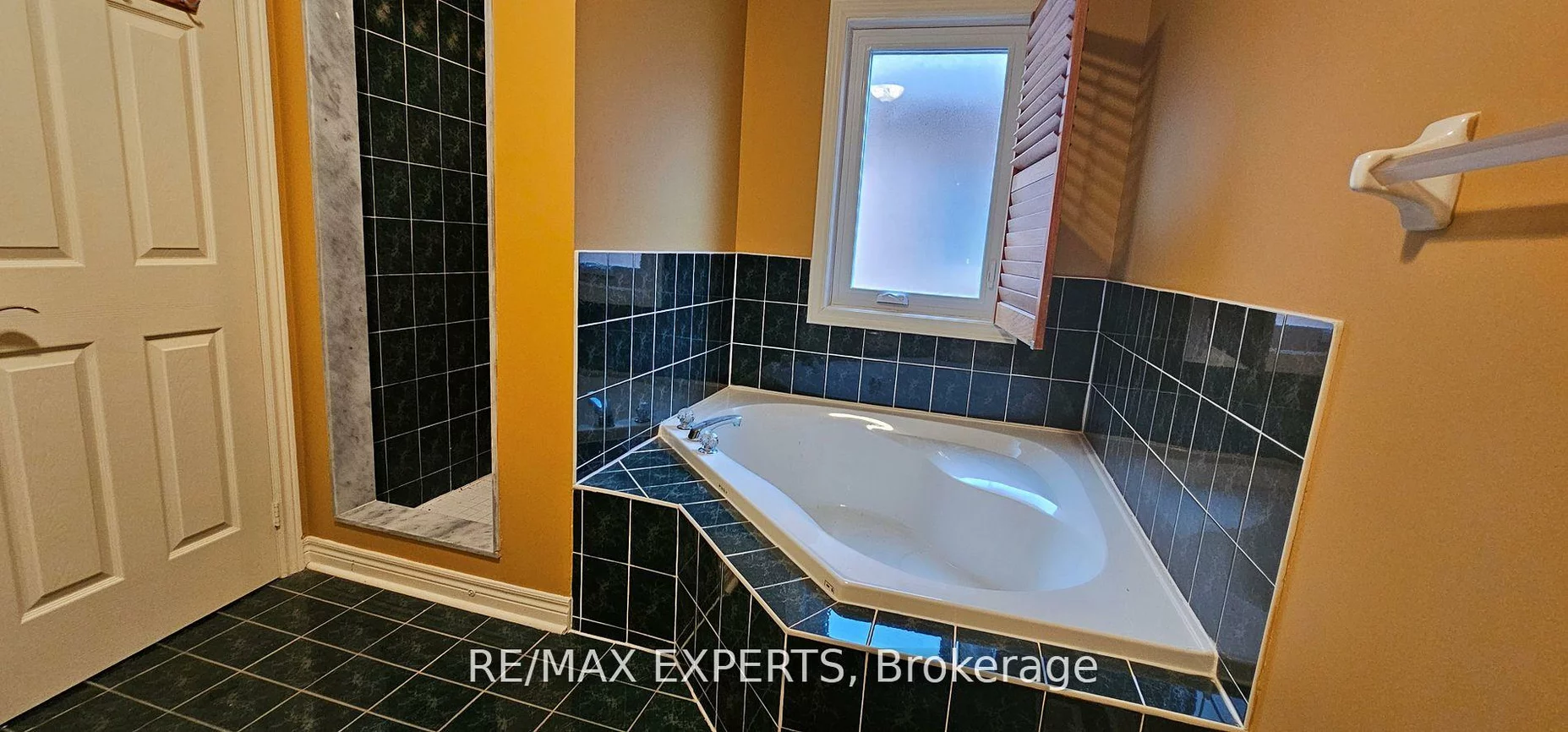 221, Matthew, East Woodbridge, Vaughan