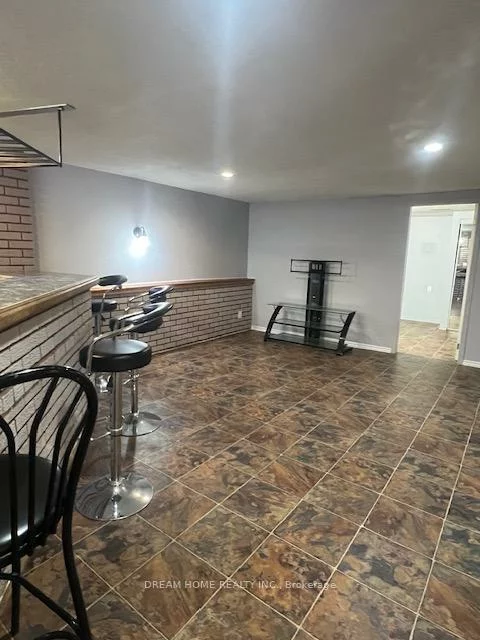 221, Marlott, Maple, Vaughan