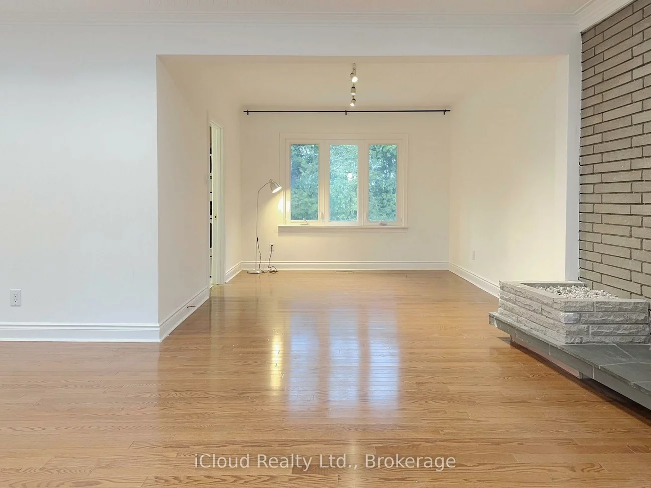 4, Longbridge, Uplands, Vaughan