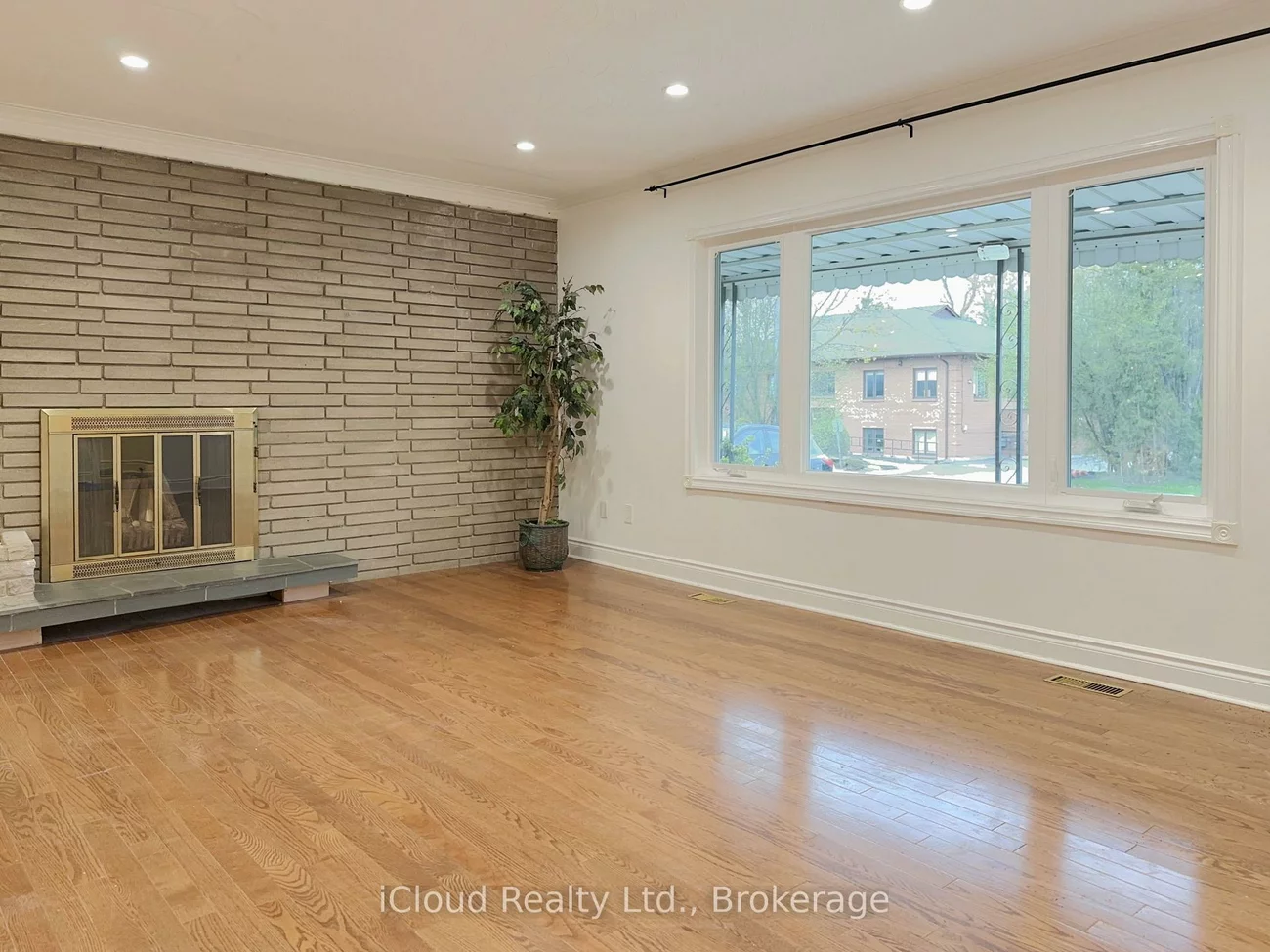 4, Longbridge, Uplands, Vaughan