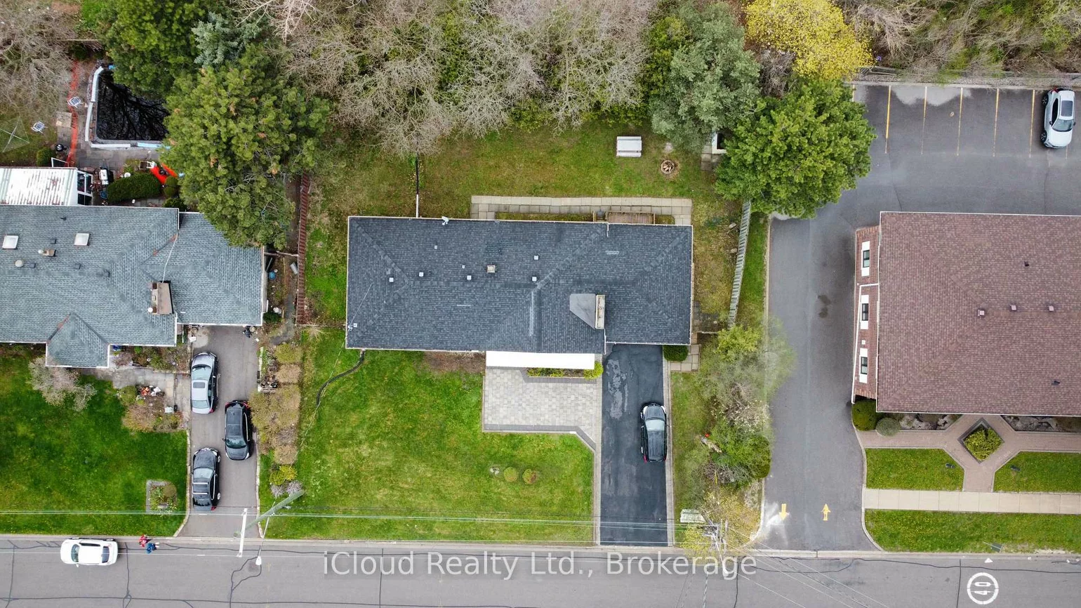 4, Longbridge, Uplands, Vaughan