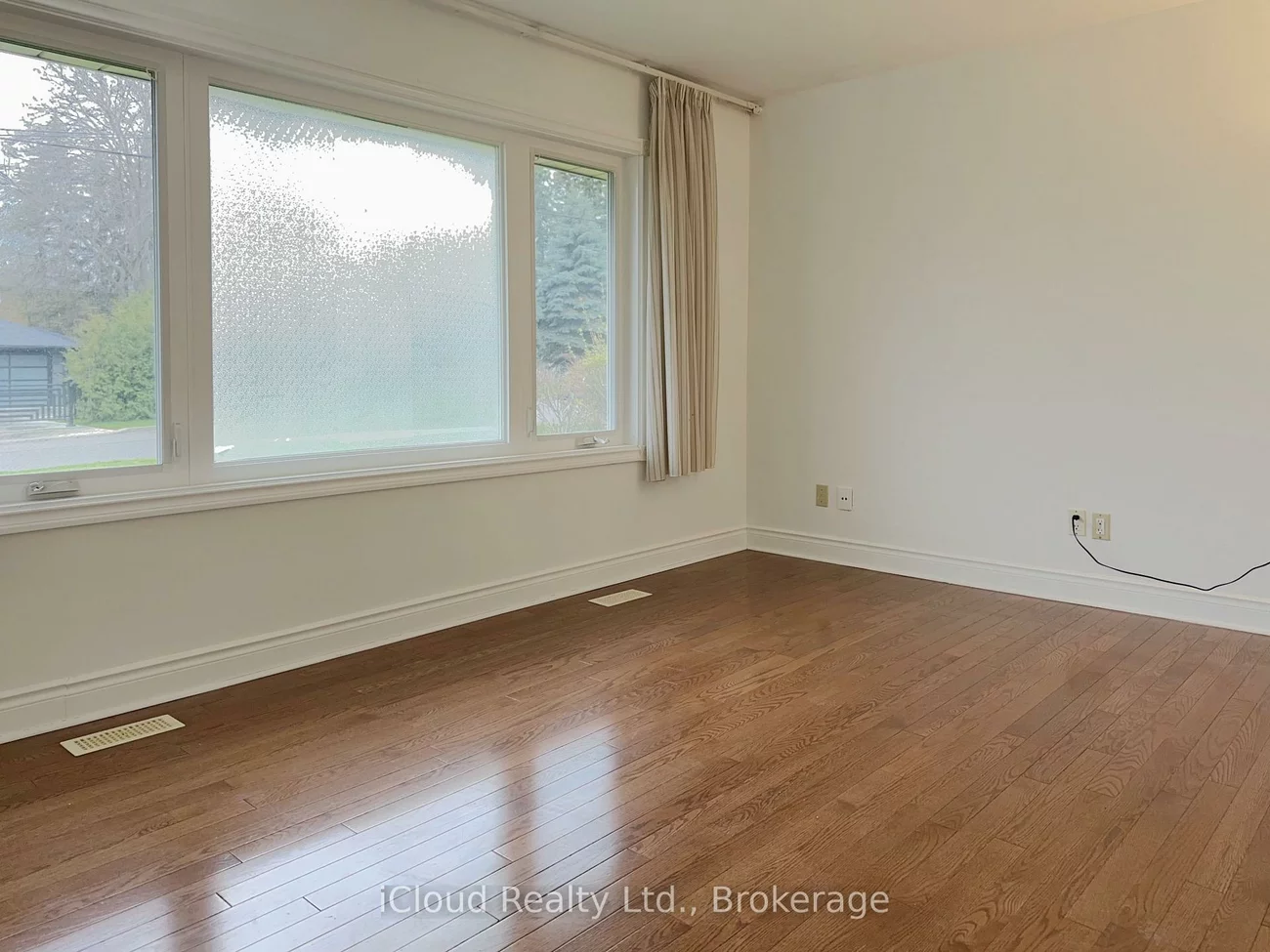 4, Longbridge, Uplands, Vaughan