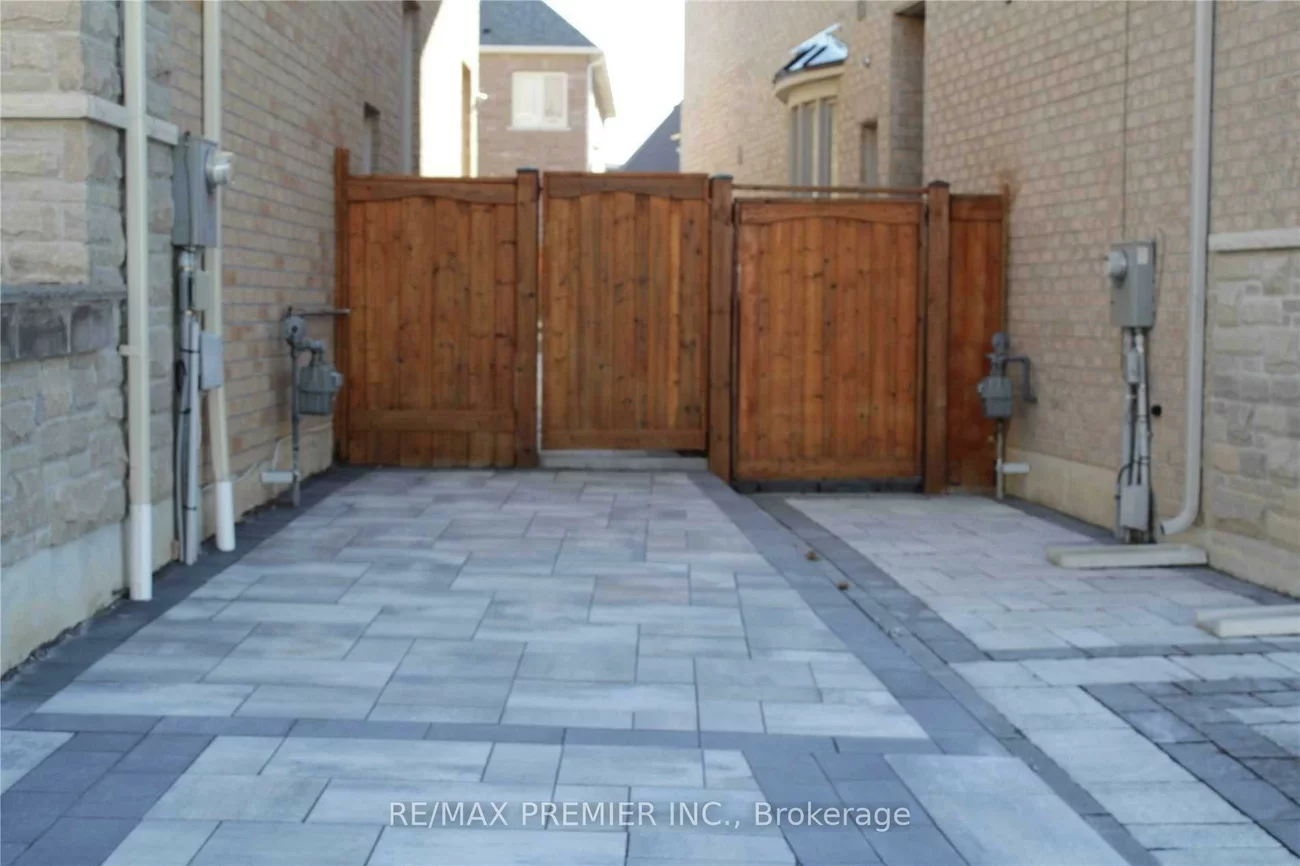 122, Garyscholl, Vellore Village, Vaughan