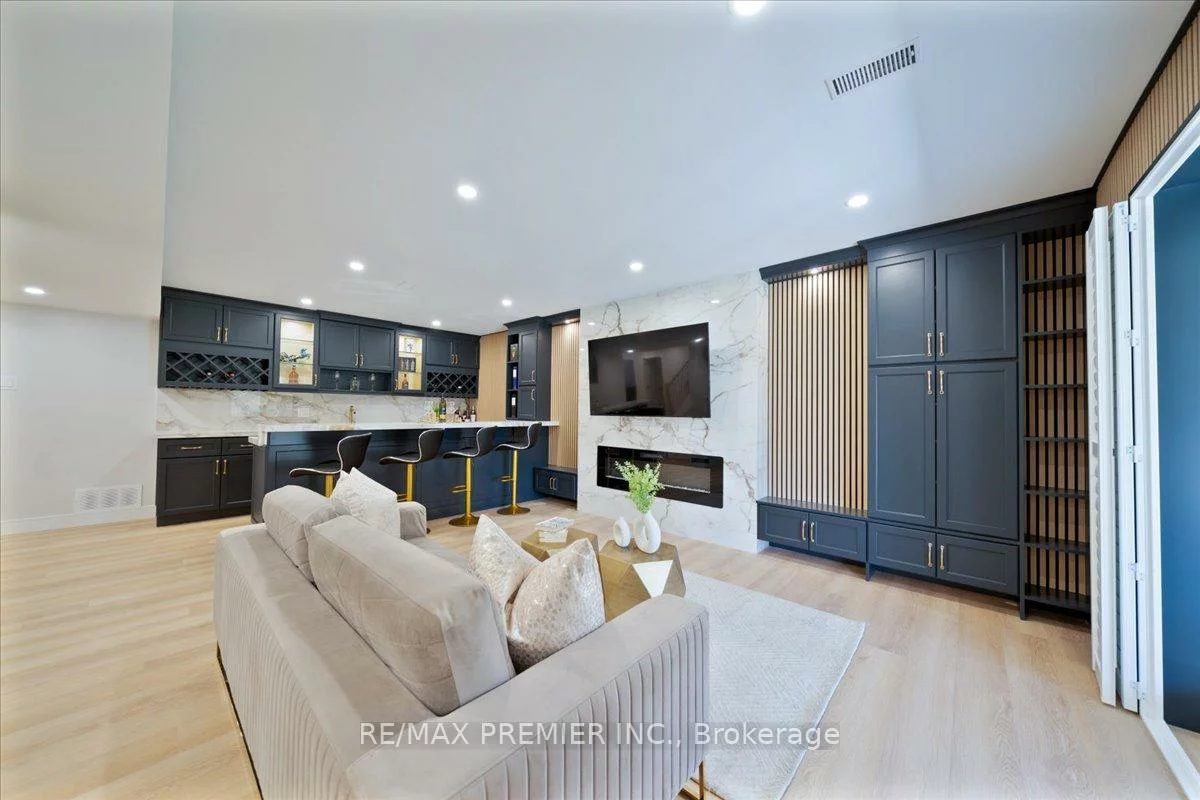 157, Jeanne, East Woodbridge, Vaughan