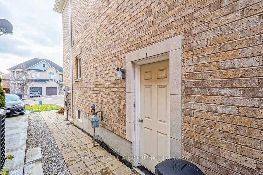 42, Ozner, Vellore Village, Vaughan