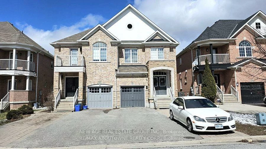 42, Ozner, Vellore Village, Vaughan