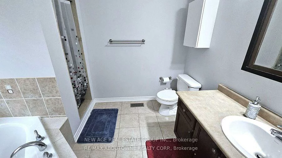42, Ozner, Vellore Village, Vaughan
