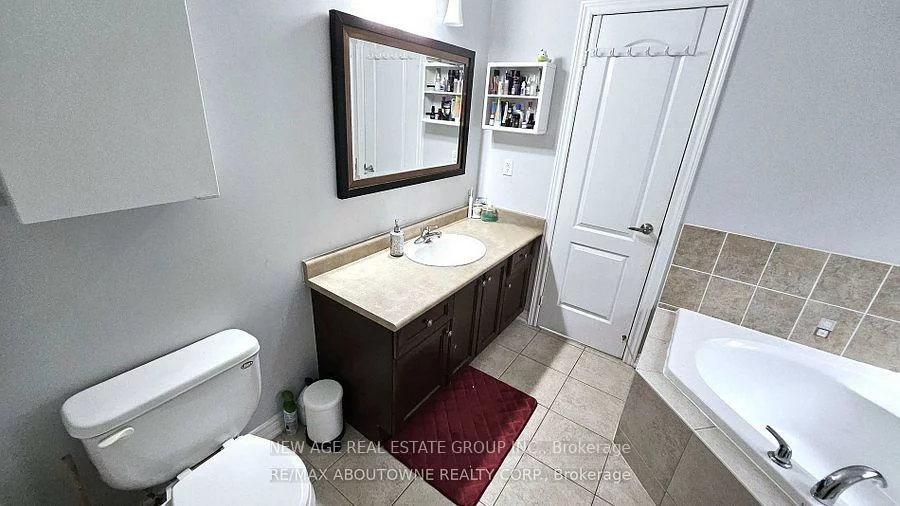42, Ozner, Vellore Village, Vaughan
