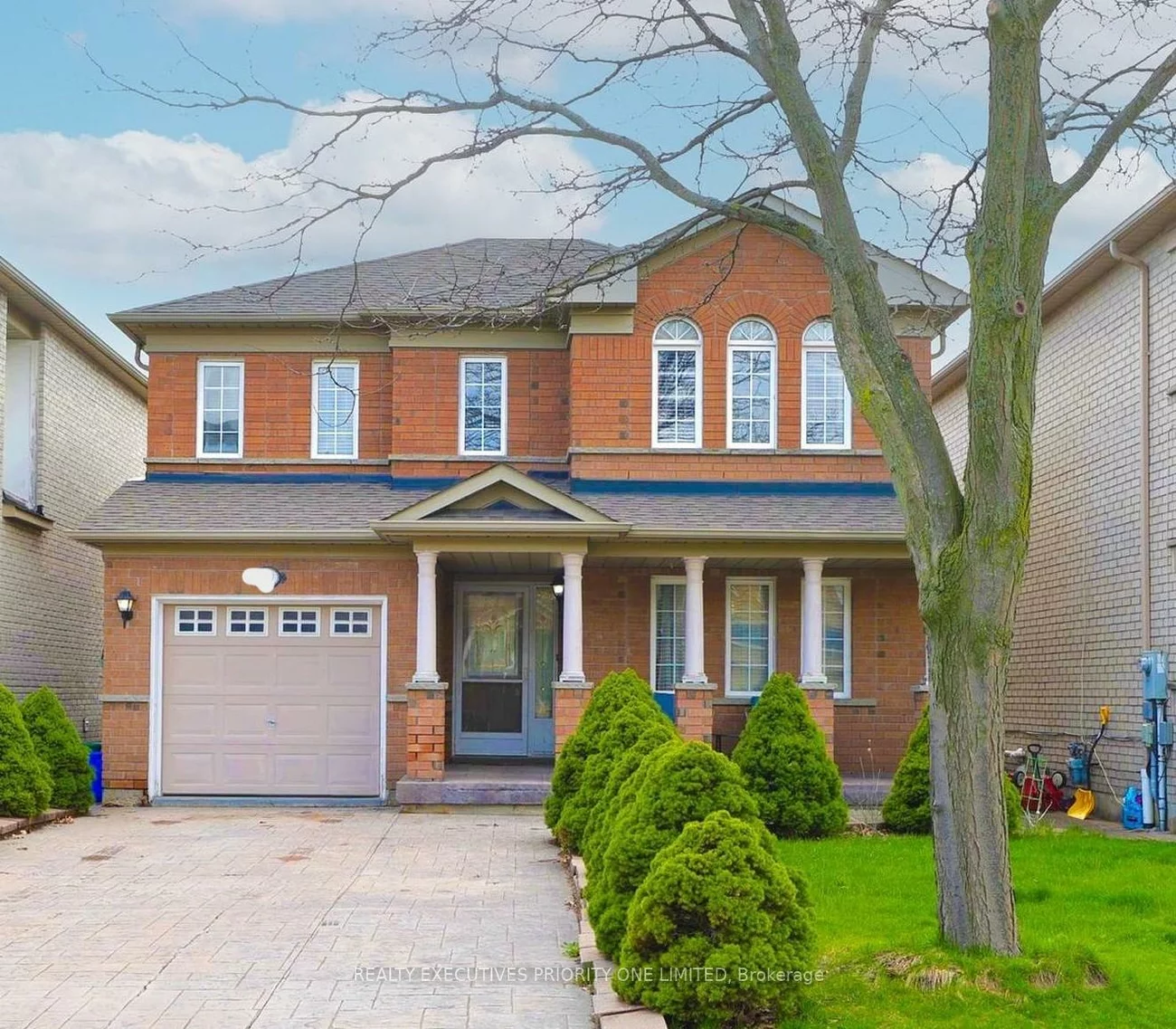 19, Rusty, Vellore Village, Vaughan