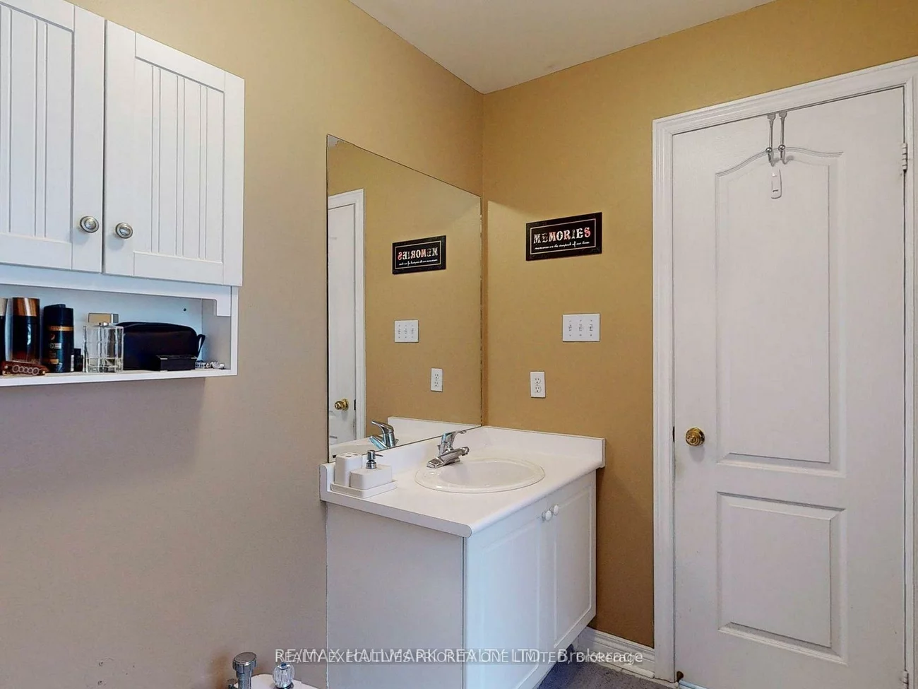 19, Rusty, Vellore Village, Vaughan