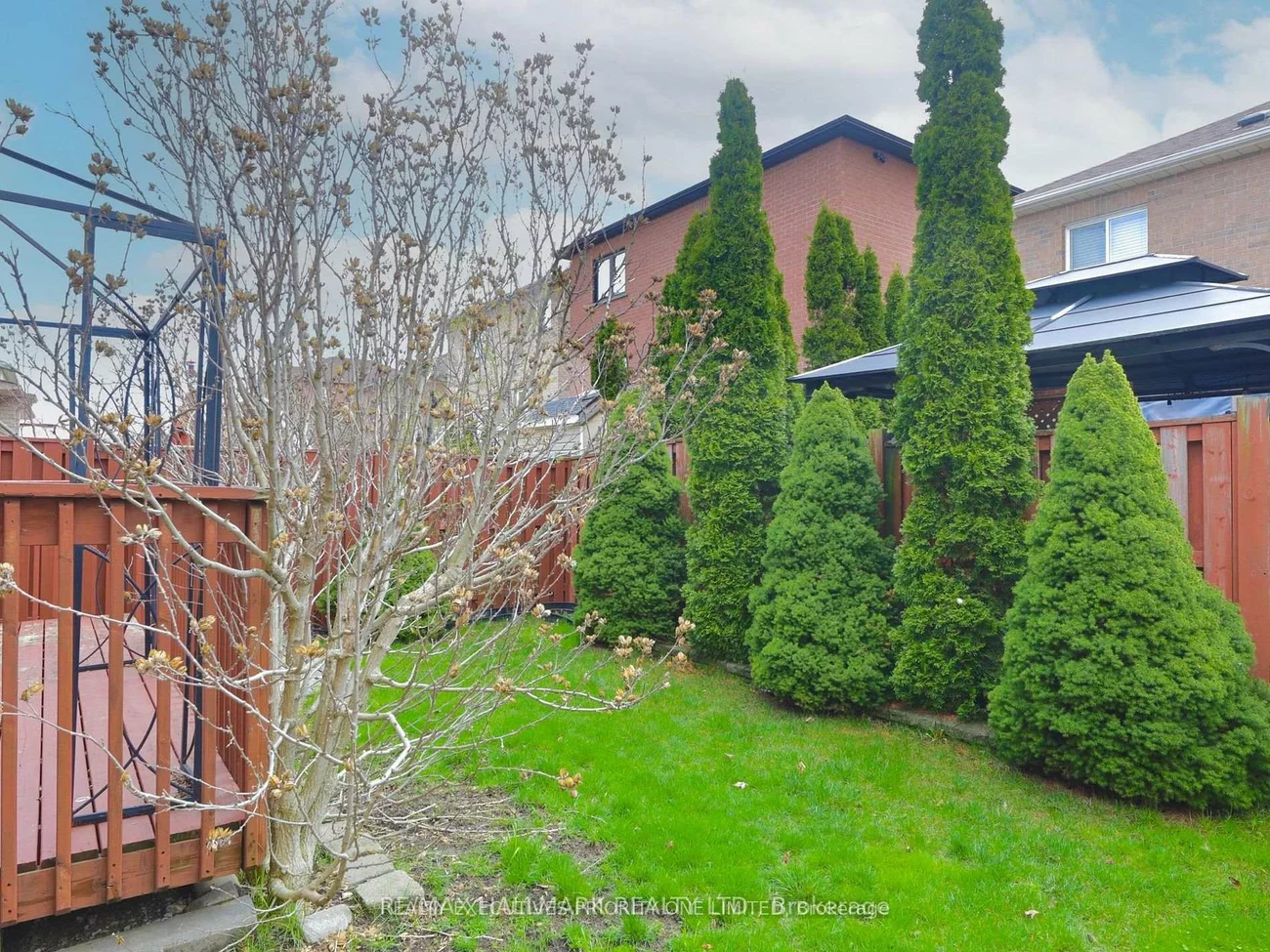 19, Rusty, Vellore Village, Vaughan