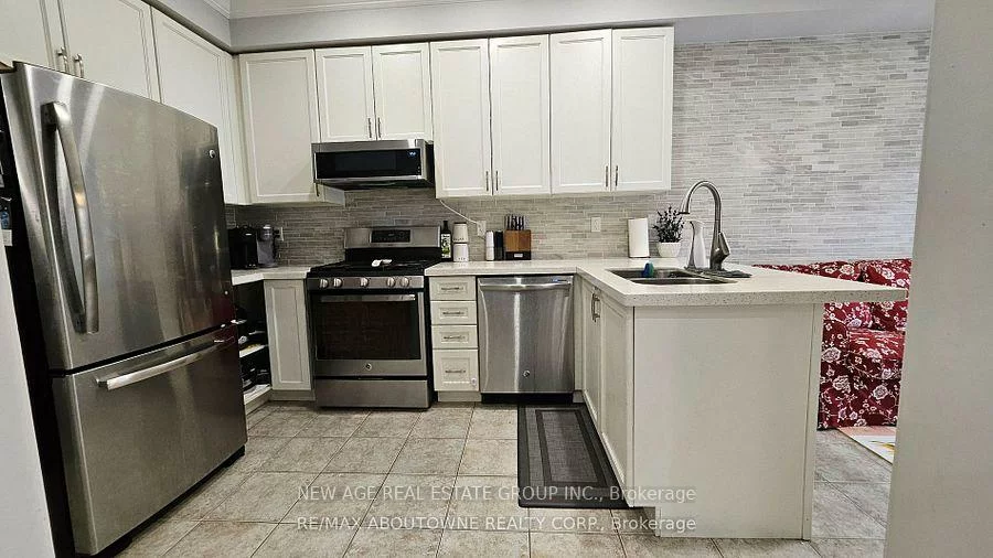 42, Ozner, Vellore Village, Vaughan