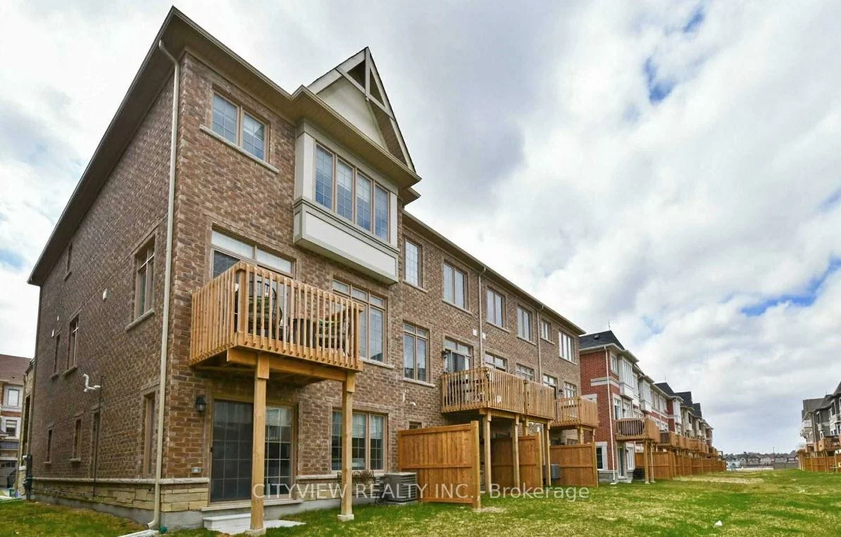 90, Sandwell, Vellore Village, Vaughan