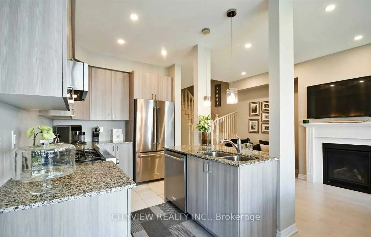 90, Sandwell, Vellore Village, Vaughan