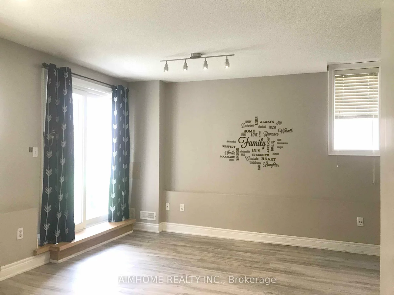 10, Portsmouth, Vellore Village, Vaughan