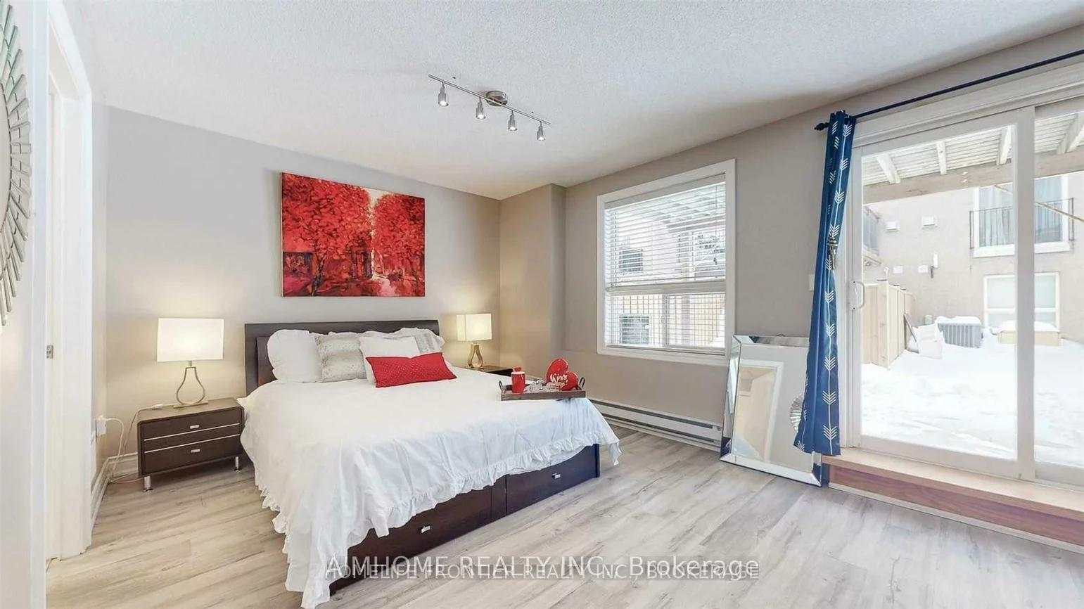 10, Portsmouth, Vellore Village, Vaughan