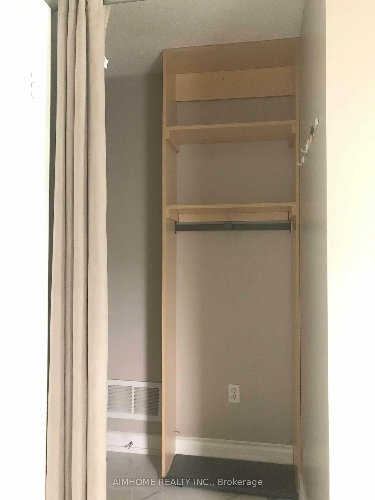 10, Portsmouth, Vellore Village, Vaughan