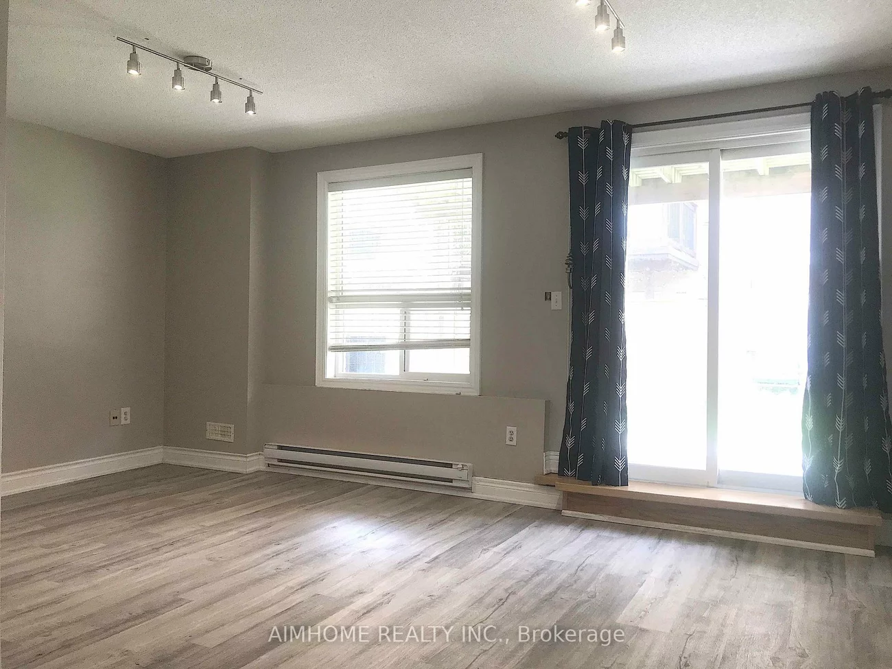 10, Portsmouth, Vellore Village, Vaughan