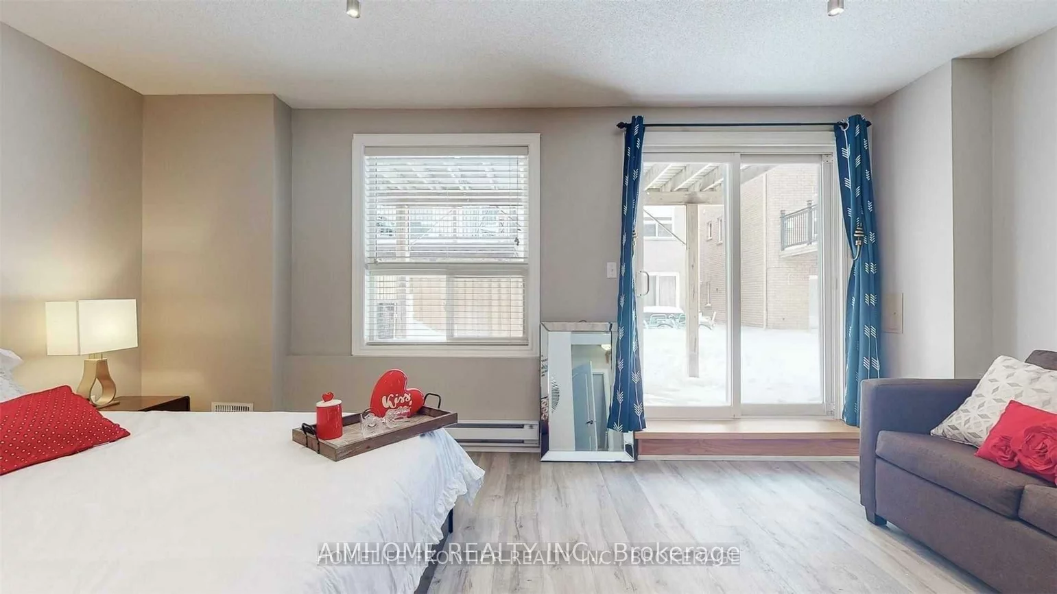10, Portsmouth, Vellore Village, Vaughan