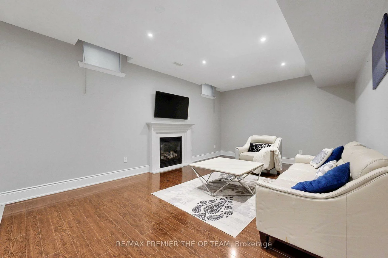 60, Chesney, Kleinburg, Vaughan