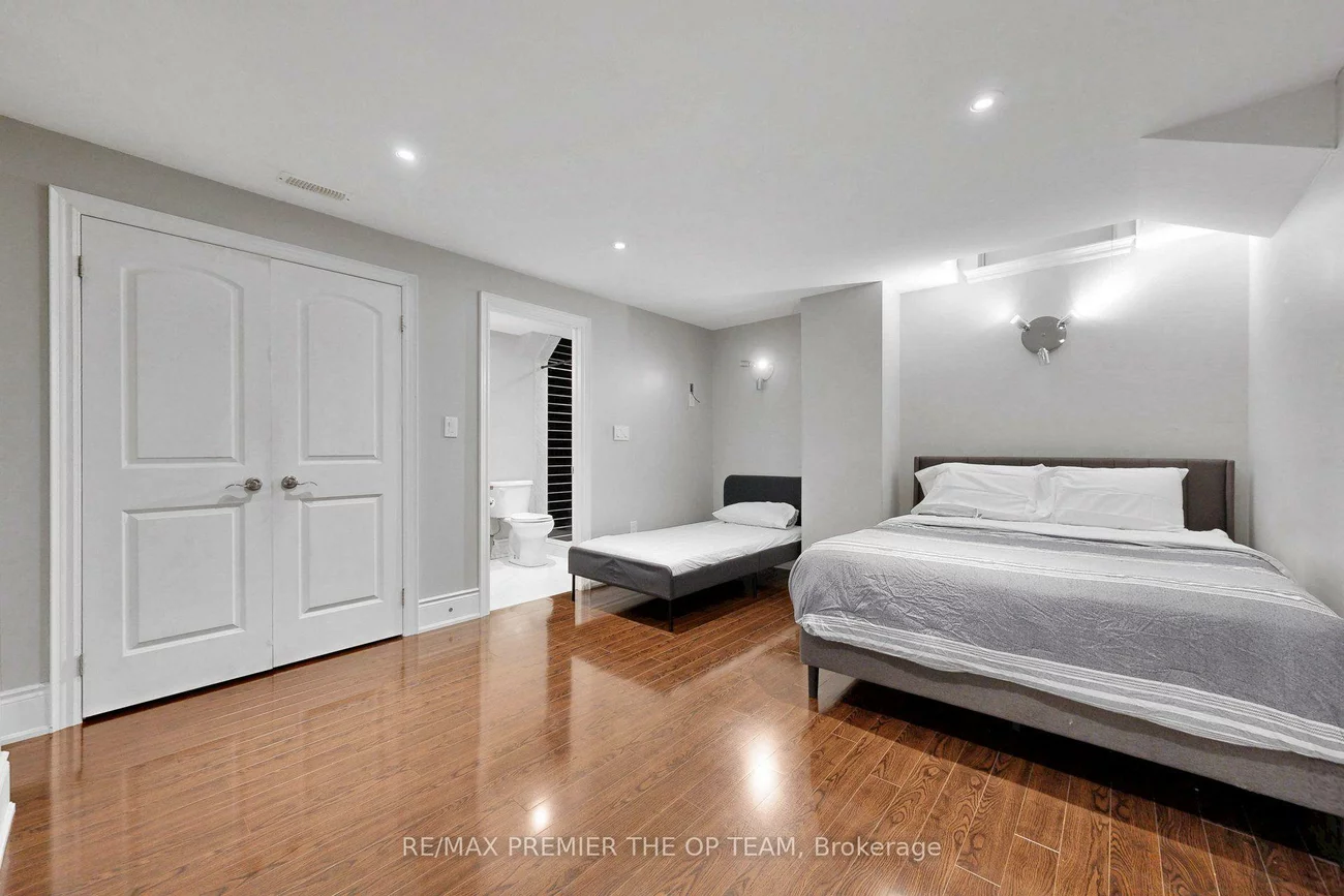 60, Chesney, Kleinburg, Vaughan