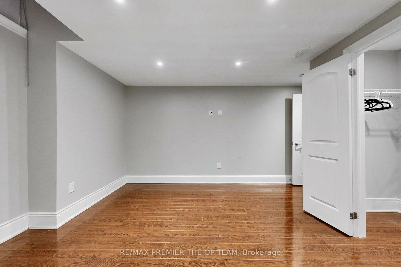 60, Chesney, Kleinburg, Vaughan