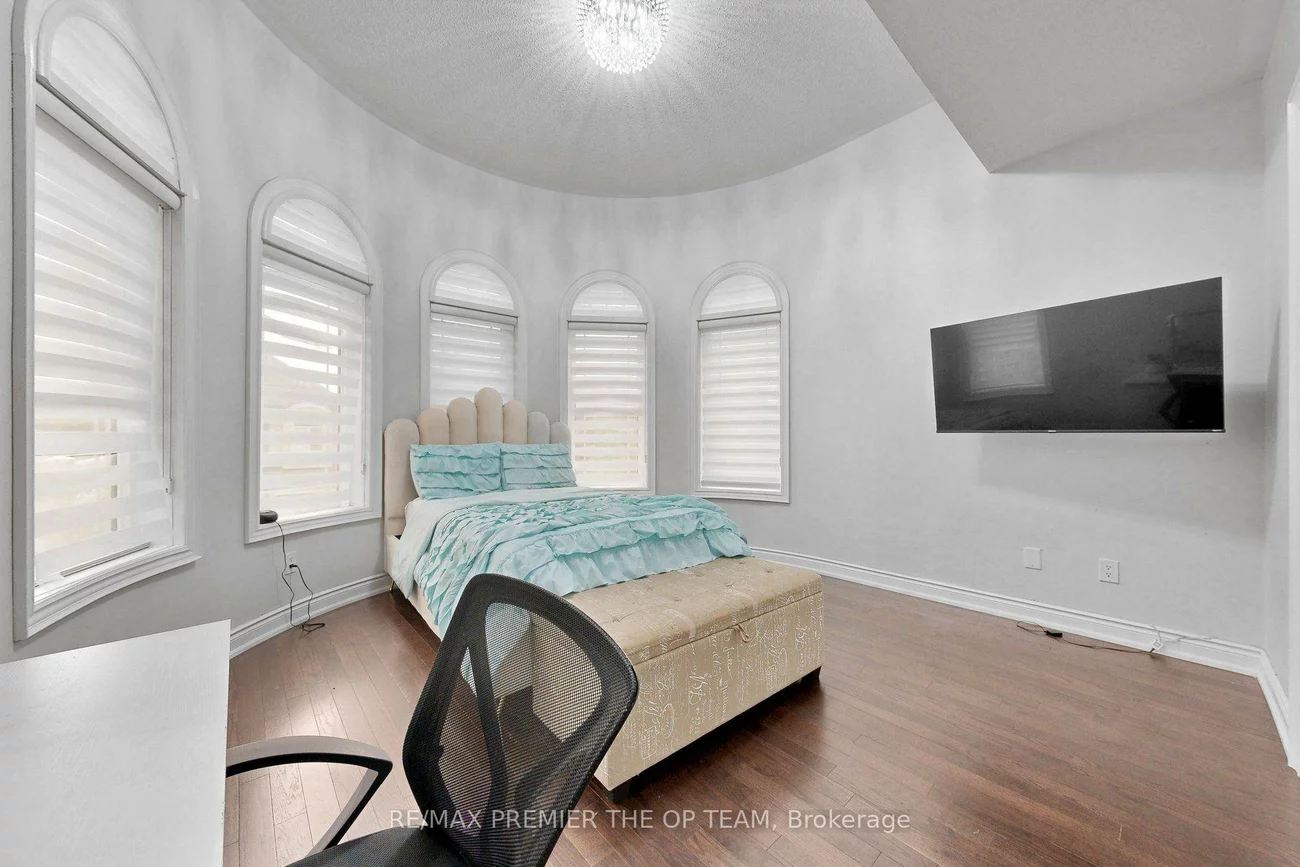 60, Chesney, Kleinburg, Vaughan