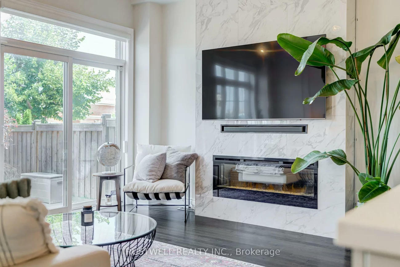 128, Hatton Garden, Vellore Village, Vaughan