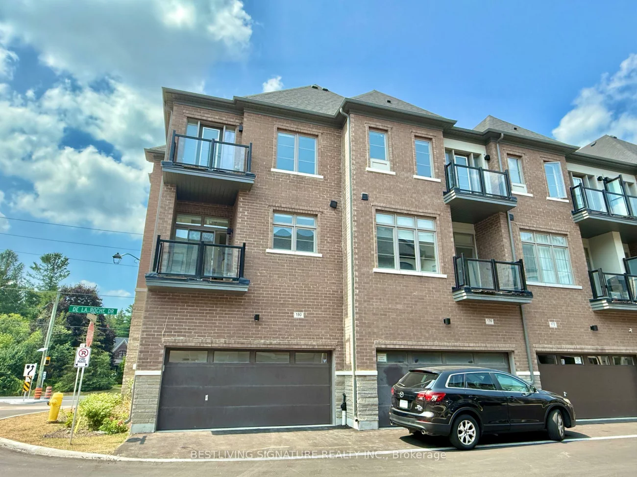 180, De La Roche, Vellore Village, Vaughan
