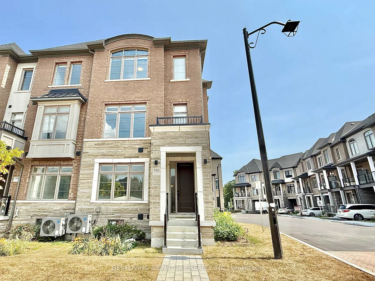 180, De La Roche, Vellore Village, Vaughan