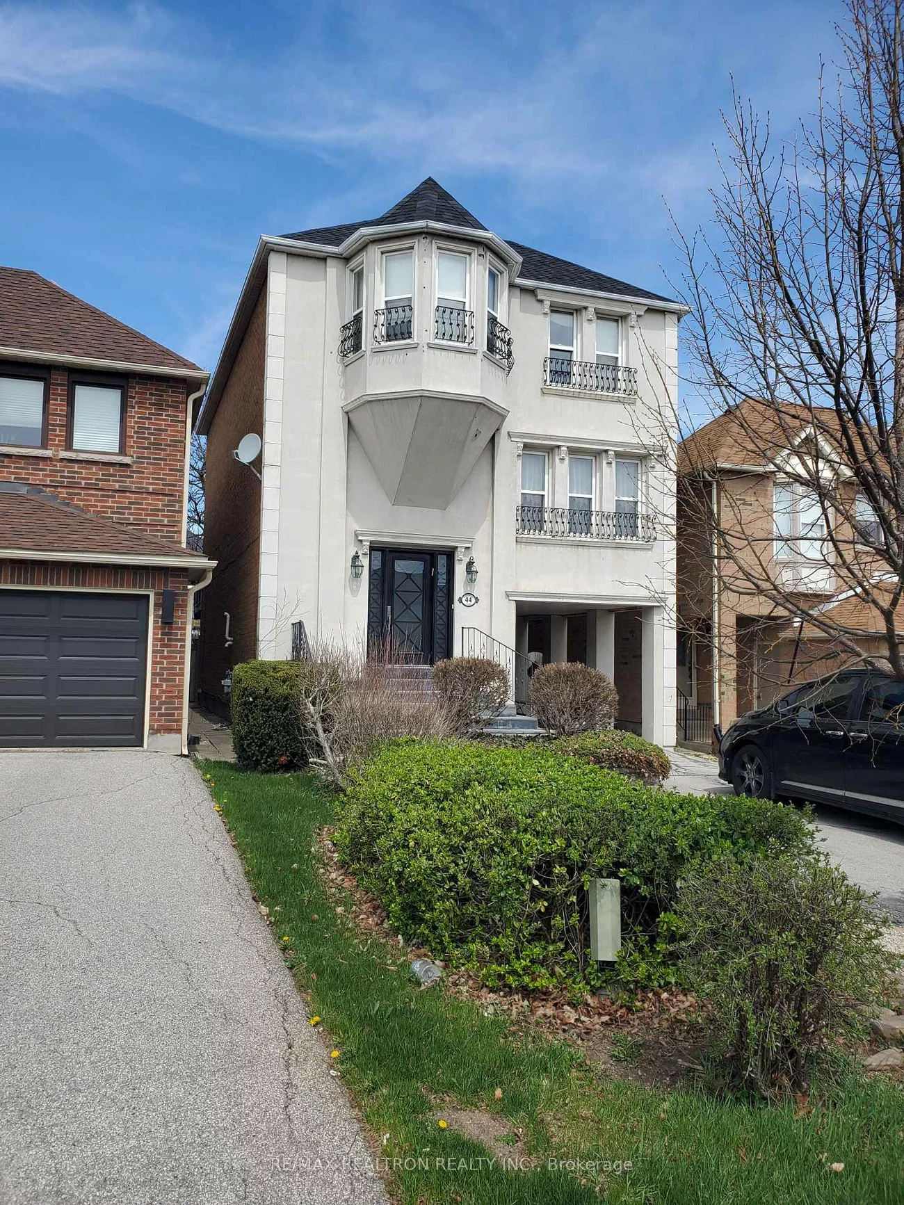 44, Roxborough, Uplands, Vaughan