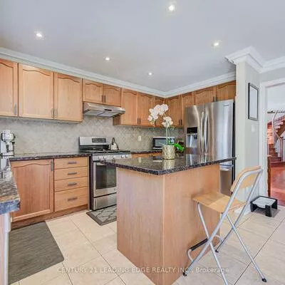 21, Treasure Hill, Maple, Vaughan