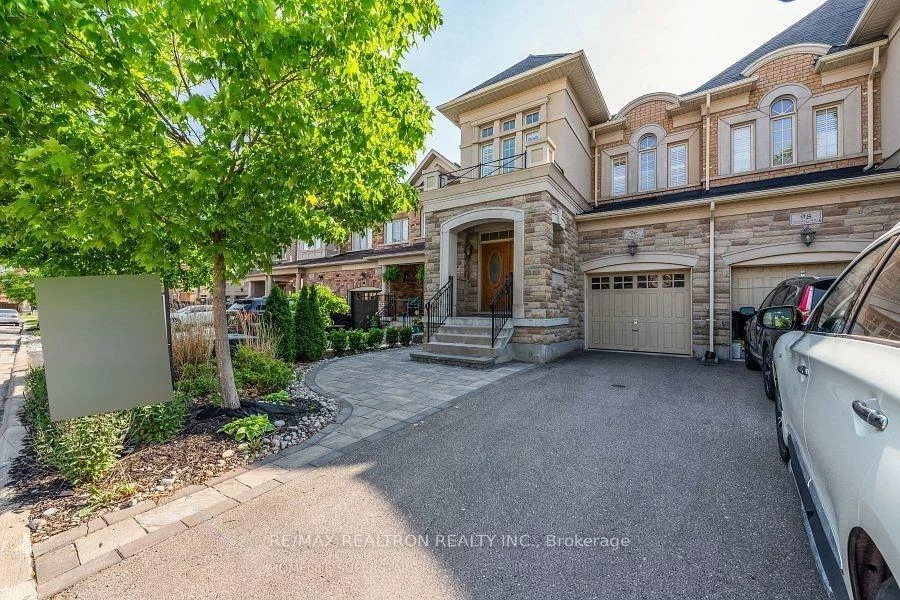 96, Ostrovsky, Vellore Village, Vaughan