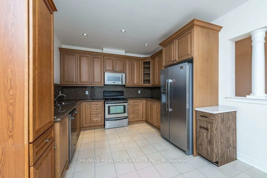 96, Ostrovsky, Vellore Village, Vaughan