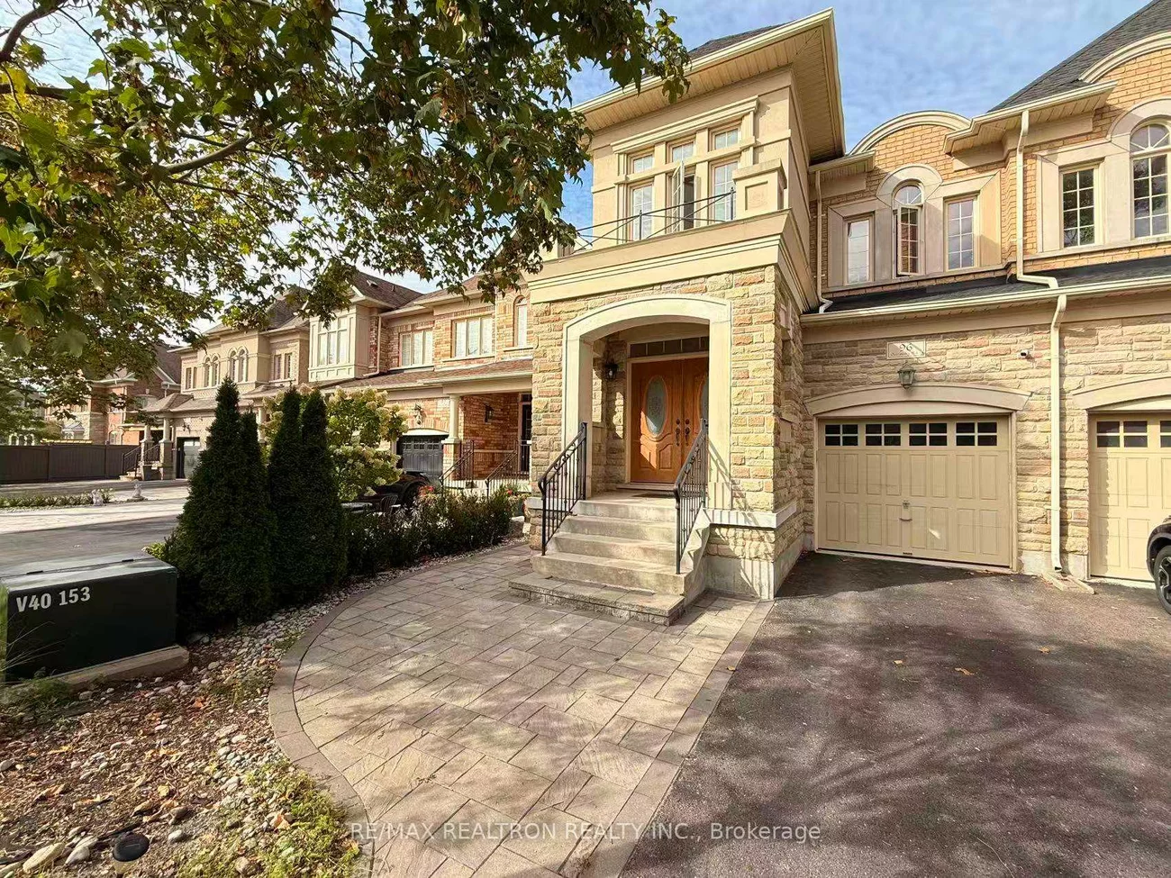 96, Ostrovsky, Vellore Village, Vaughan