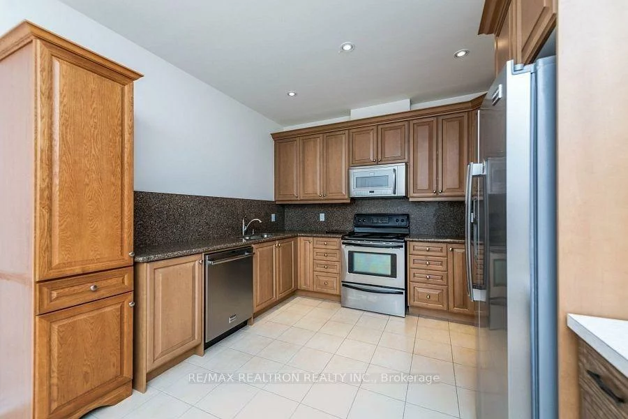 96, Ostrovsky, Vellore Village, Vaughan