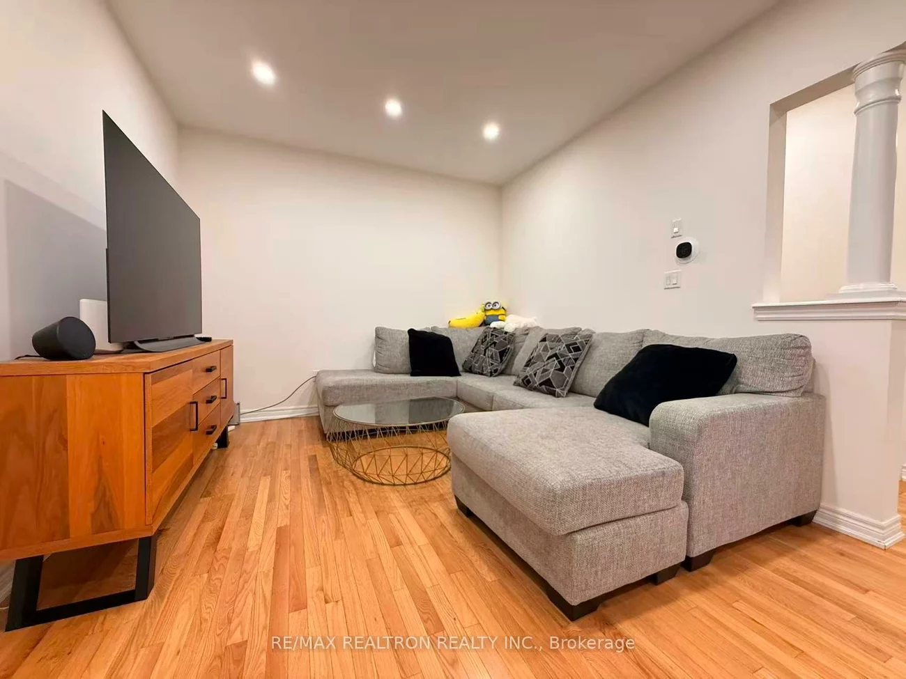 96, Ostrovsky, Vellore Village, Vaughan