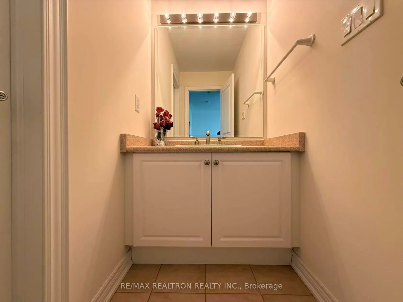 96, Ostrovsky, Vellore Village, Vaughan