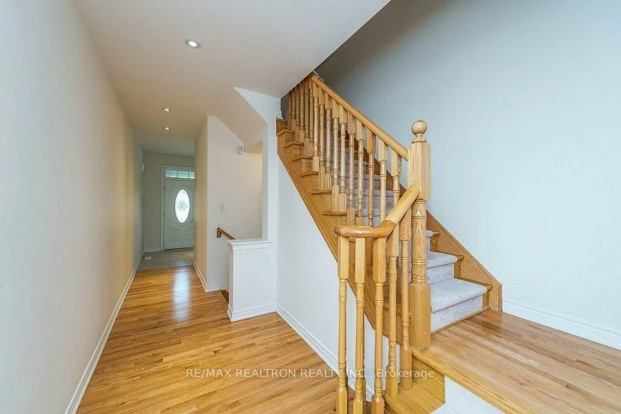 96, Ostrovsky, Vellore Village, Vaughan