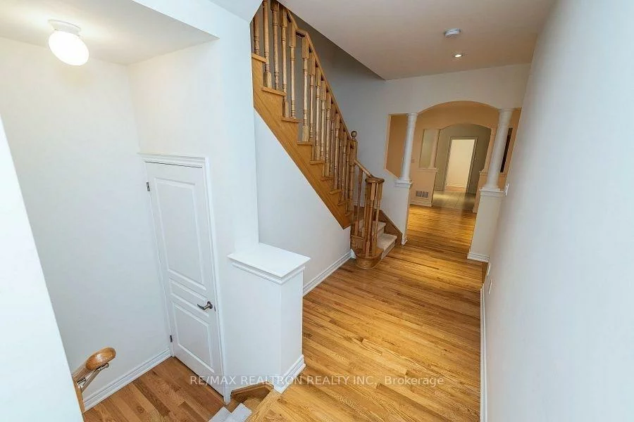 96, Ostrovsky, Vellore Village, Vaughan