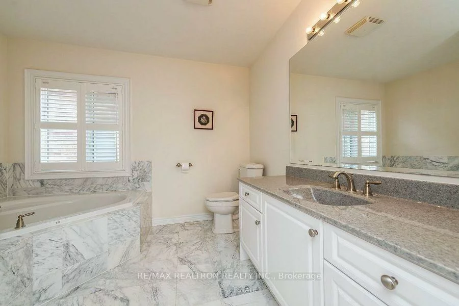 96, Ostrovsky, Vellore Village, Vaughan