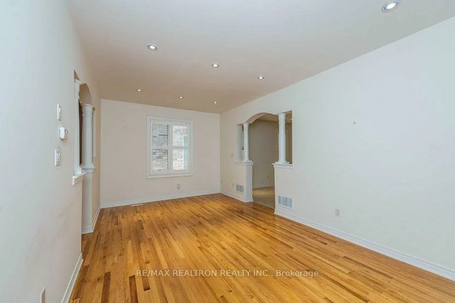 96, Ostrovsky, Vellore Village, Vaughan