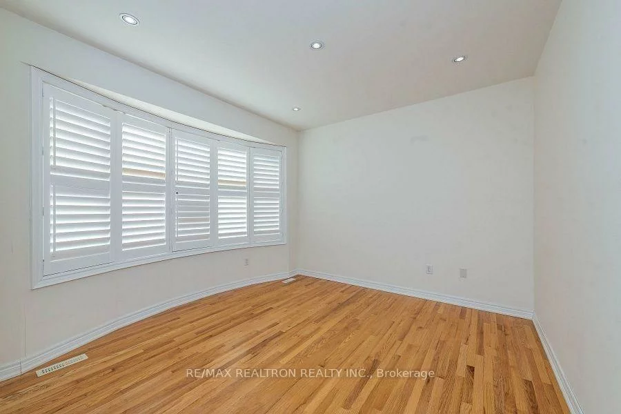 96, Ostrovsky, Vellore Village, Vaughan