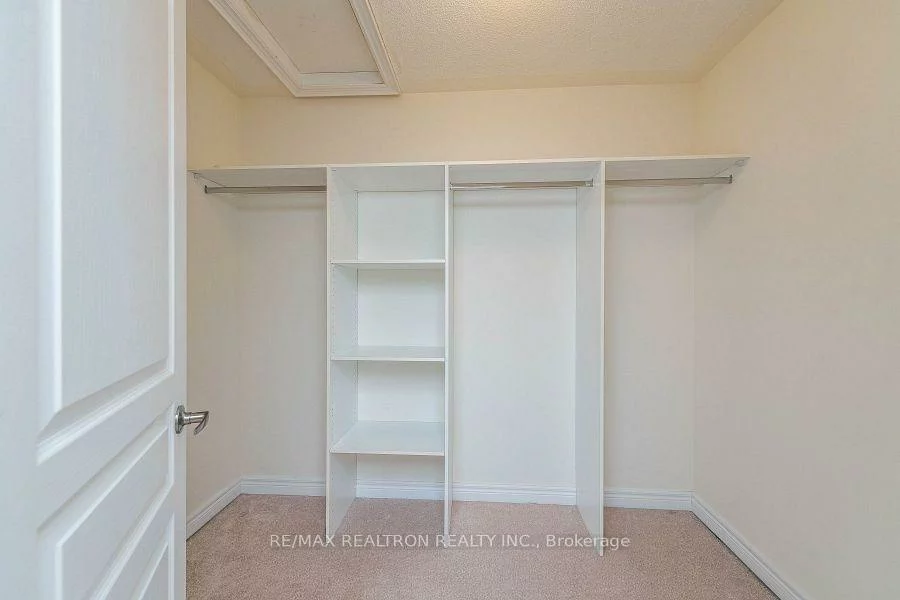 96, Ostrovsky, Vellore Village, Vaughan