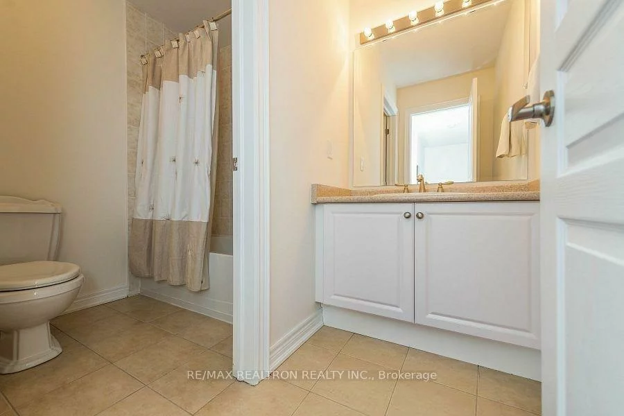 96, Ostrovsky, Vellore Village, Vaughan