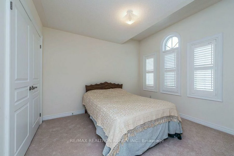 96, Ostrovsky, Vellore Village, Vaughan