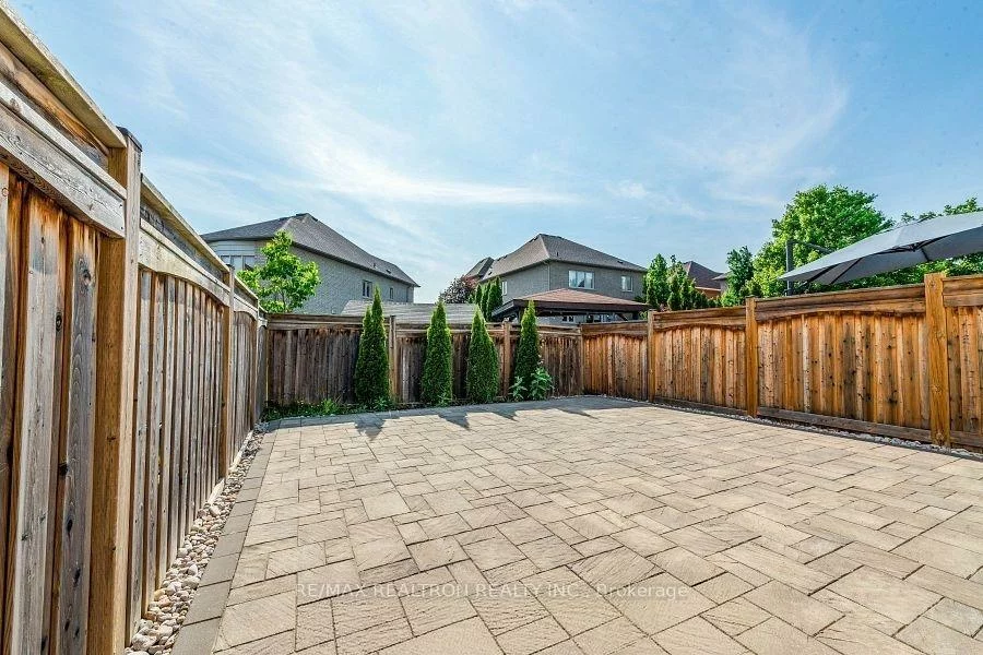 96, Ostrovsky, Vellore Village, Vaughan