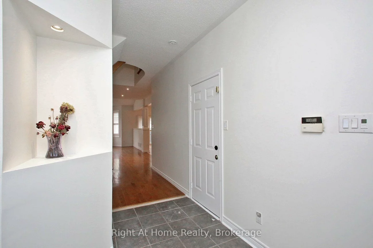 181, Fairlane, Vellore Village, Vaughan