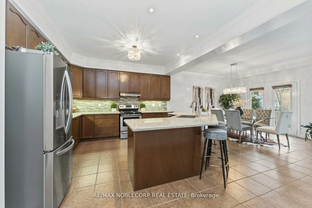 36, Venice Gate, Vellore Village, Vaughan