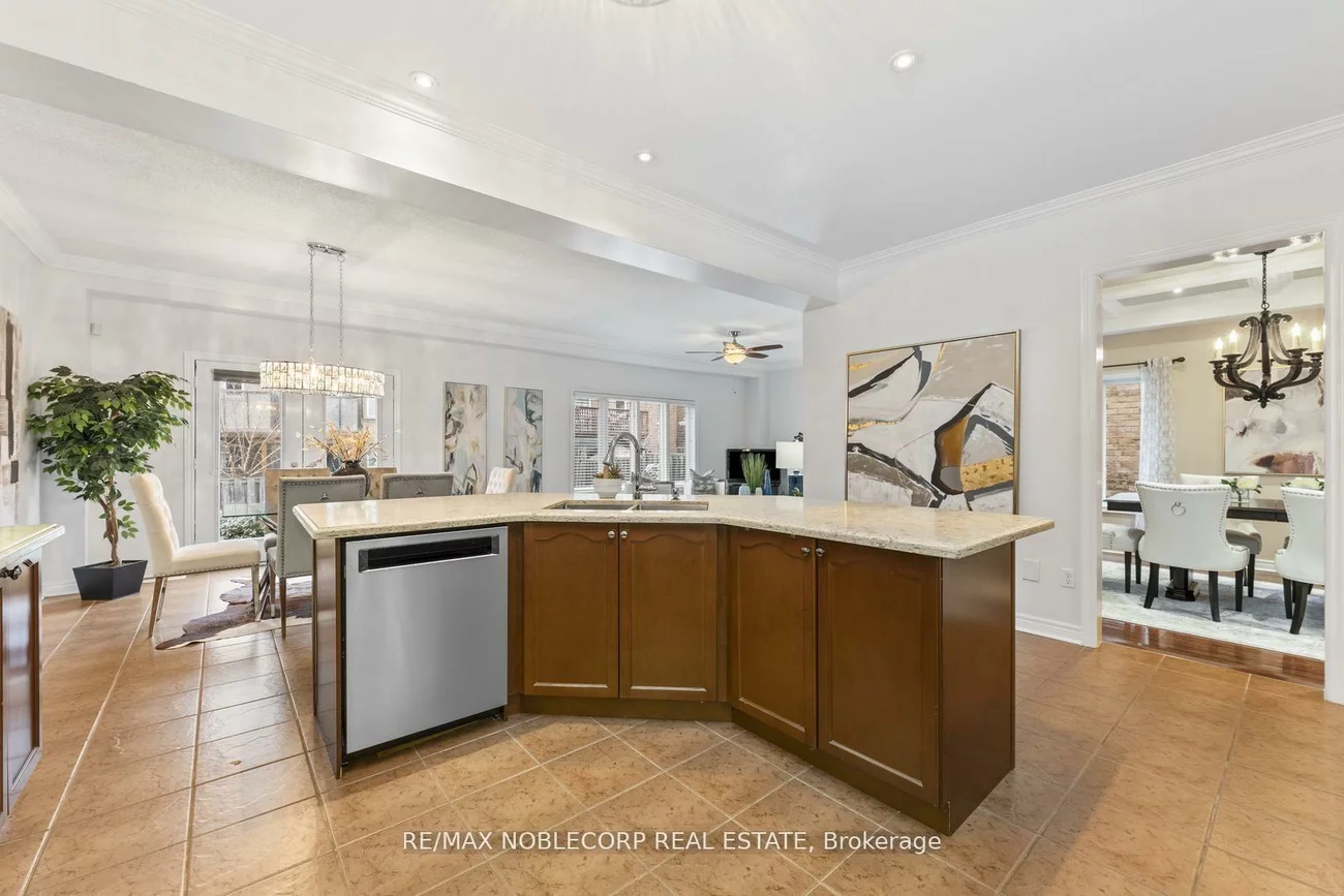 36, Venice Gate, Vellore Village, Vaughan